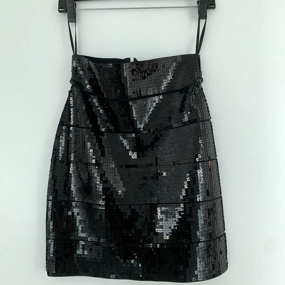 🖤 SEQUINED SQUARES BANDAGE SKIRT - Picture 1 of 4